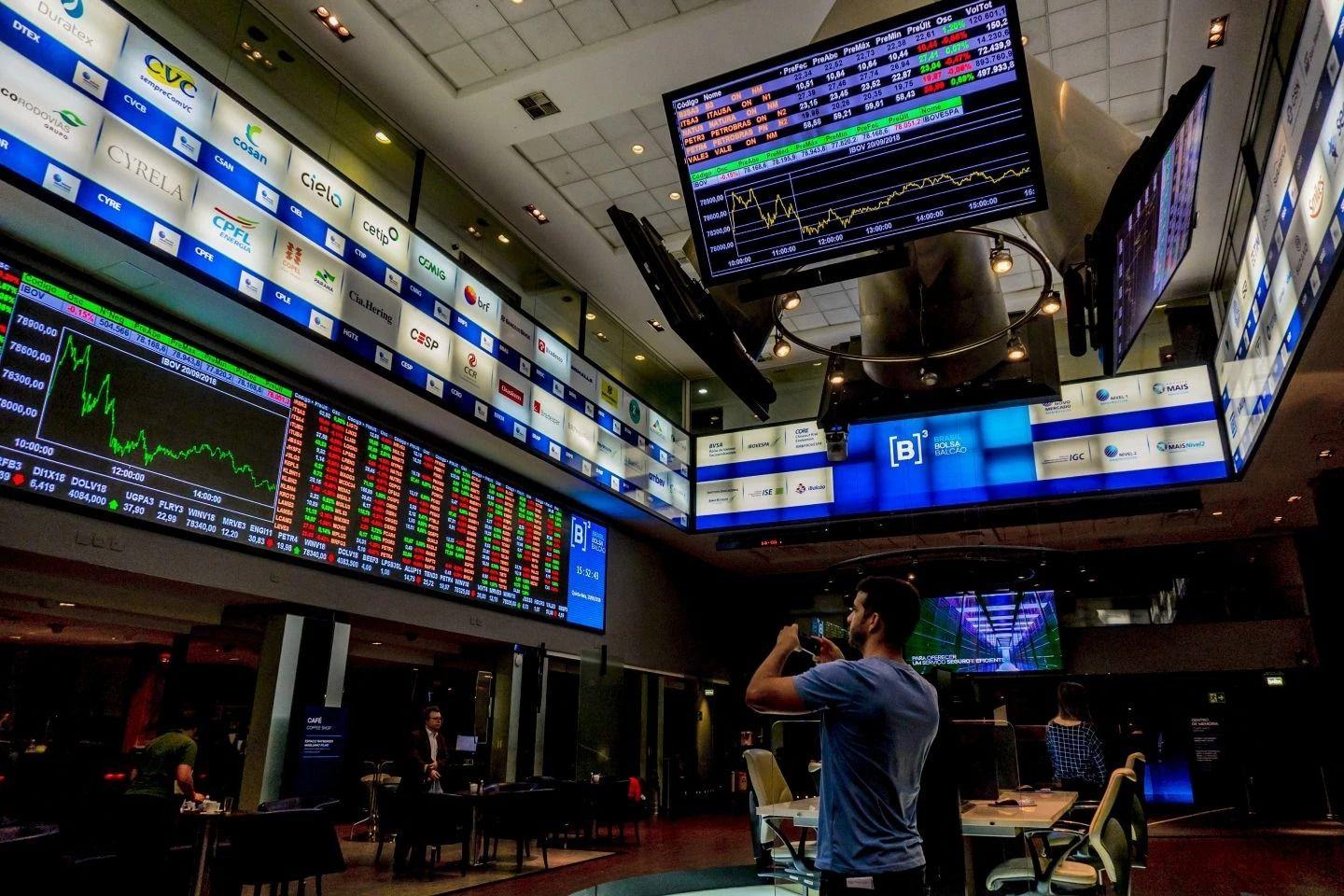 Mercado financeiro, bolsa de valores e indicadores econômicos